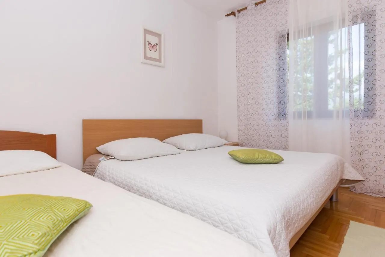 Apartments With A Parking Space Novi Vinodolski - 11702 Хорватия